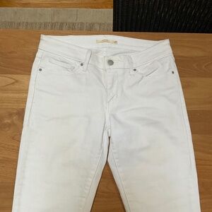 711 Levi skinny jeans